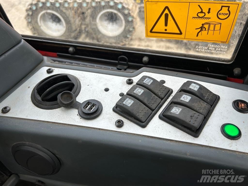 Komatsu 895 Forwardery
