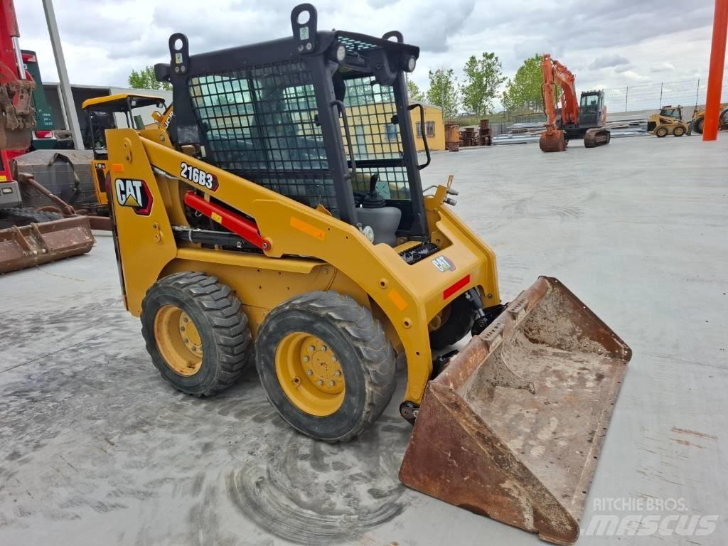 CAT 216 B 3 Ładowarki burtowe