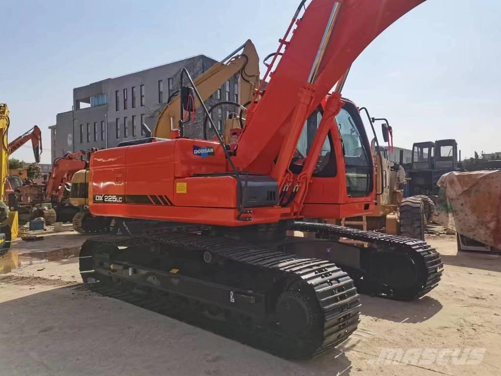 Doosan DX 225 Koparki gąsienicowe