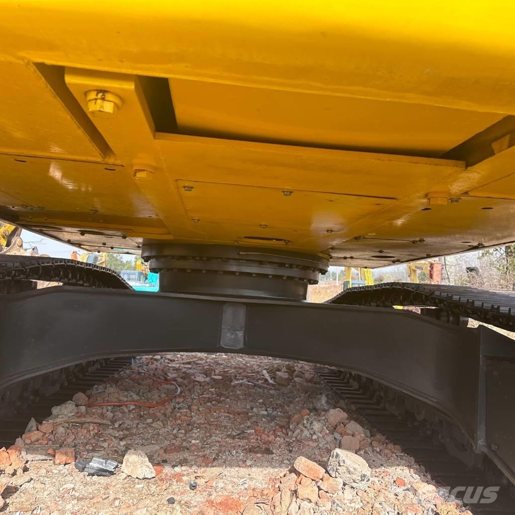 Komatsu 240LC-8 Koparki gąsienicowe