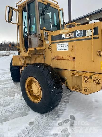 CAT IT28 Ładowarki kołowe