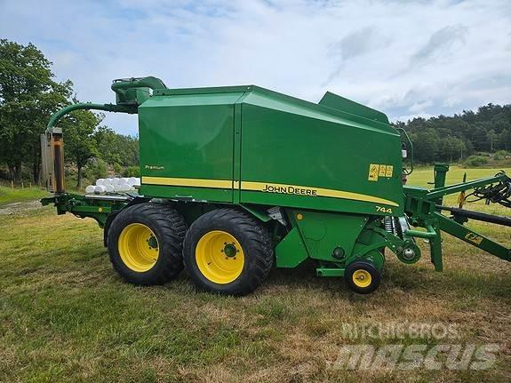John Deere 744 Prasy zwijające