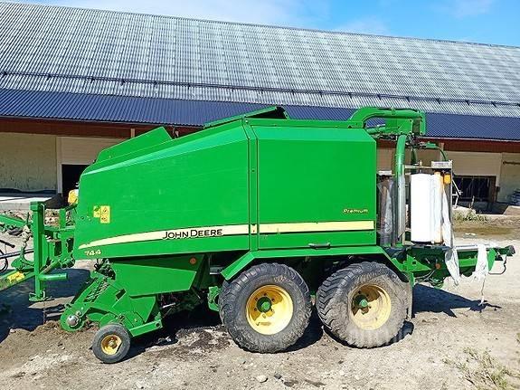 John Deere 744 Prasy zwijające