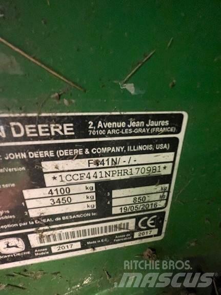 John Deere F441 Prasy zwijające