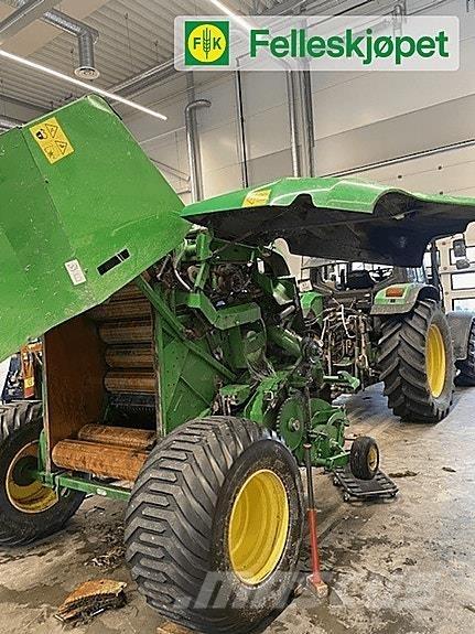 John Deere F441 Prasy zwijające