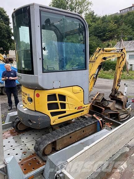 New Holland E18SR Minikoparki