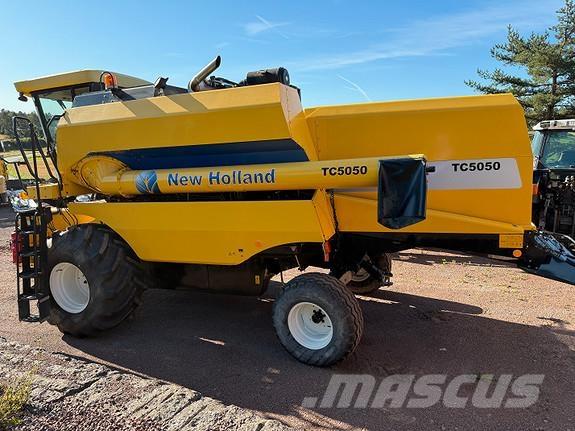 New Holland TC5050 Kombajny zbożowe