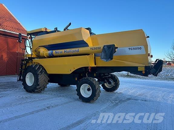New Holland TC5050 Kombajny zbożowe