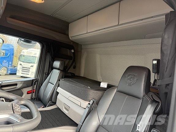 Scania P340 Samochody ciężarowe ze skrzynią zamkniętą