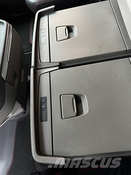 Scania S650B6X2NB Samochody ciężarowe ze skrzynią zamkniętą