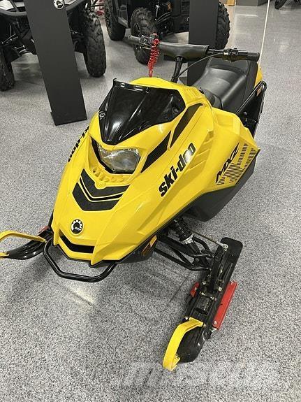 Ski-doo MXZ 120 Skutery śnieżne