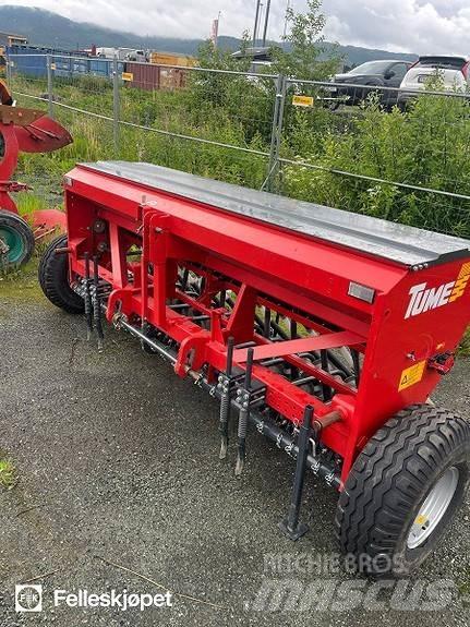 Tume CK3000 Rozrzutnik nawozów mineralnych