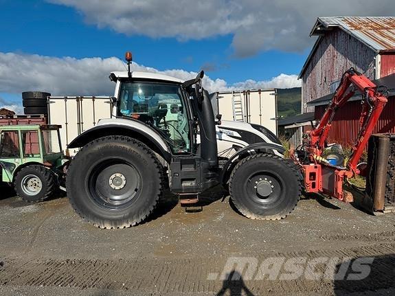 Valtra T214 Versu Ciągniki rolnicze