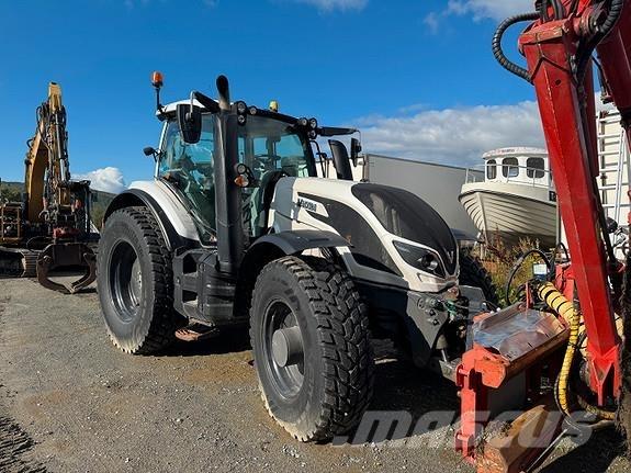 Valtra T214 Versu Ciągniki rolnicze