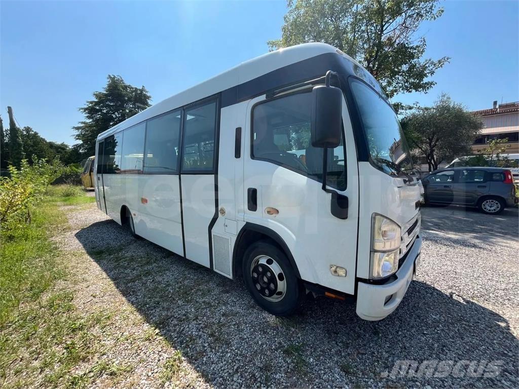 Isuzu P65 Autokary turystyczne