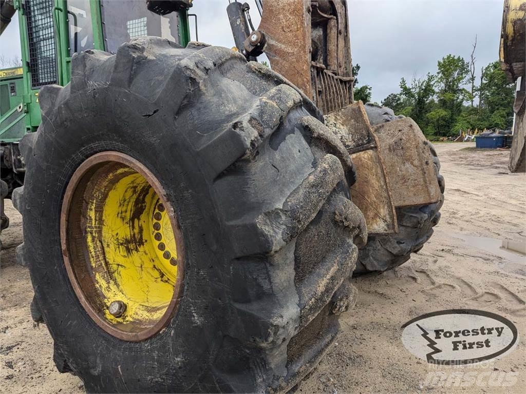 John Deere 748H Skidery