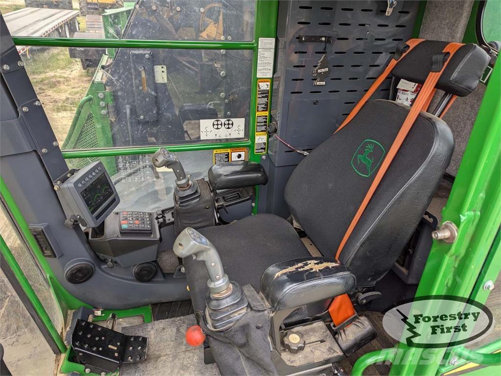 John Deere 853M Harwestery gąsienicowe