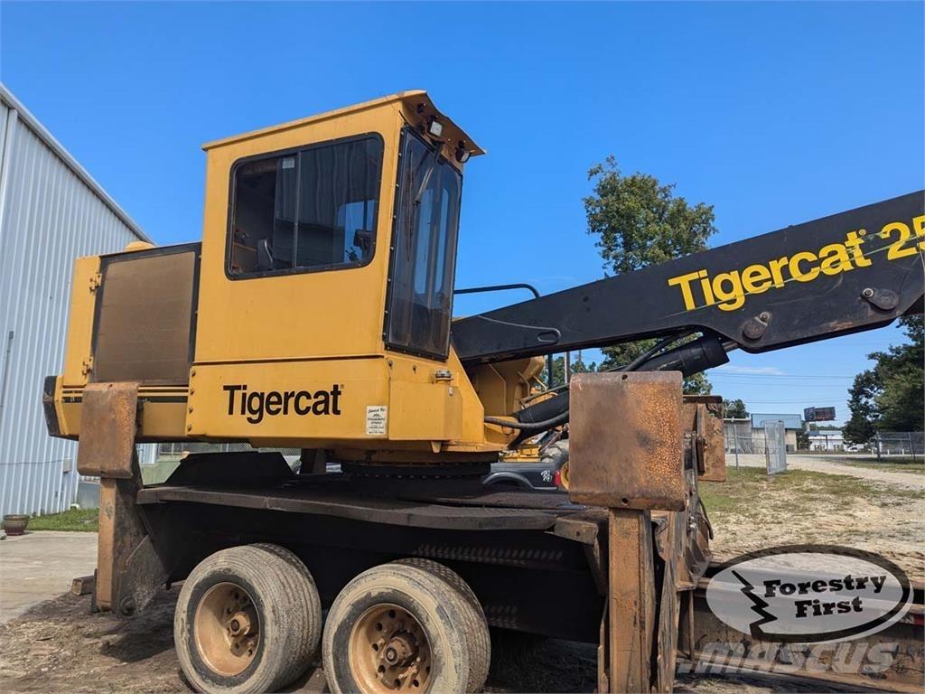 Tigercat 250D Ładowarki typu "knuckleboom"