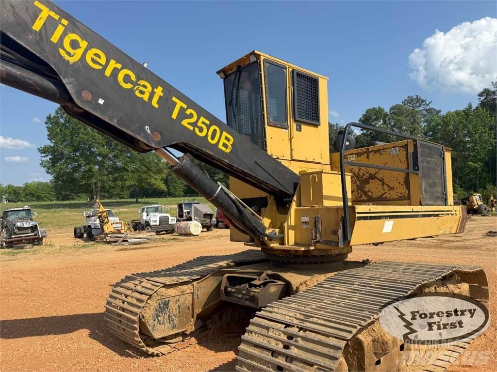 Tigercat T250B Ładowarki typu "knuckleboom"