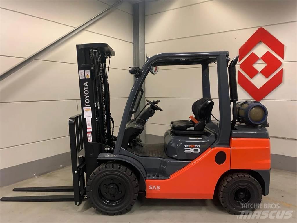 Toyota 02-8FGF30 Wózki LPG