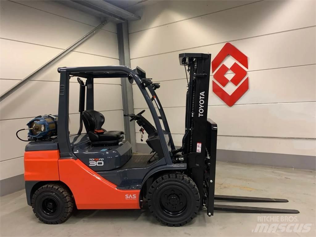 Toyota 02-8FGF30 Wózki LPG