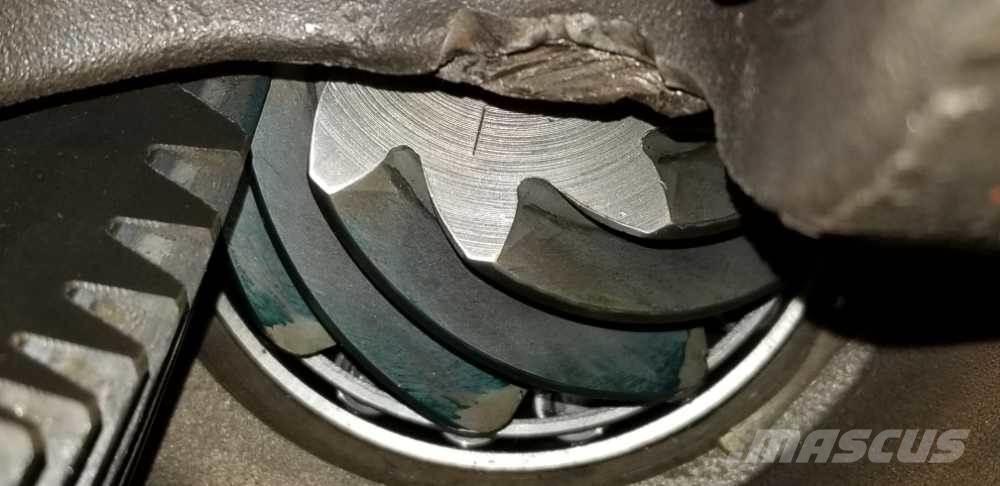  Dana Mosty, wały i osie