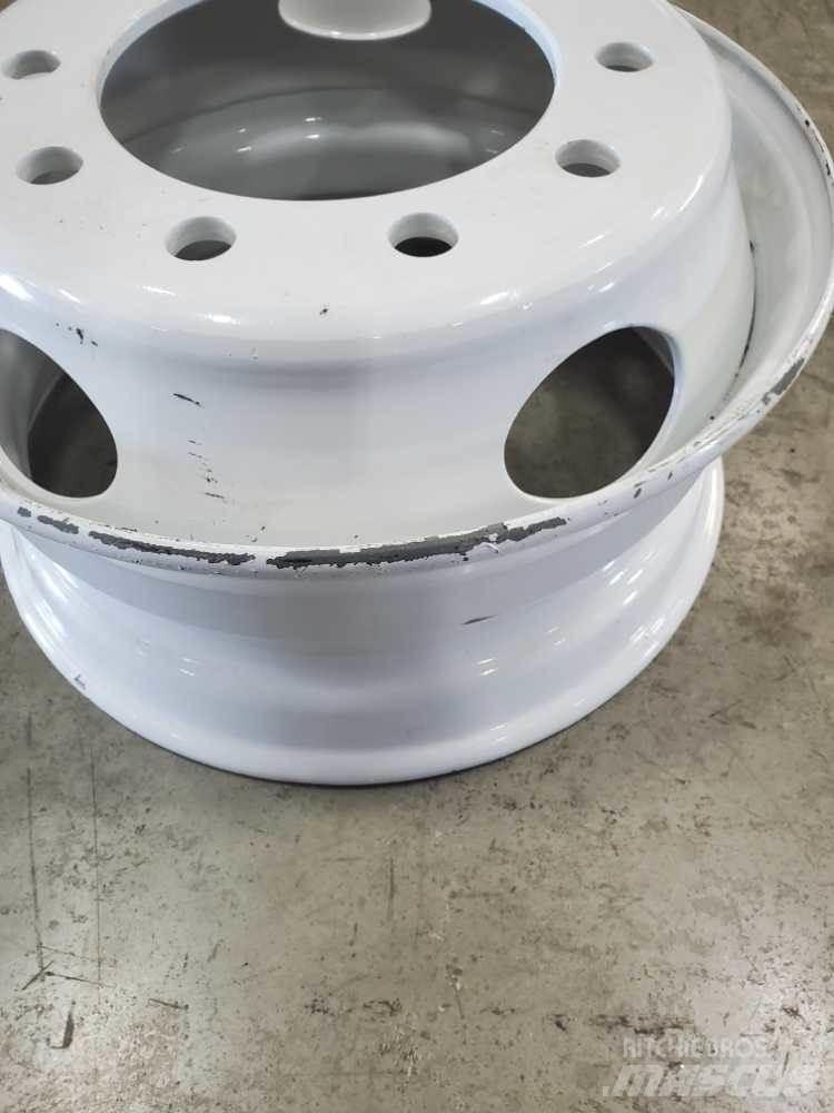 Ford F750 Opony, koła i felgi