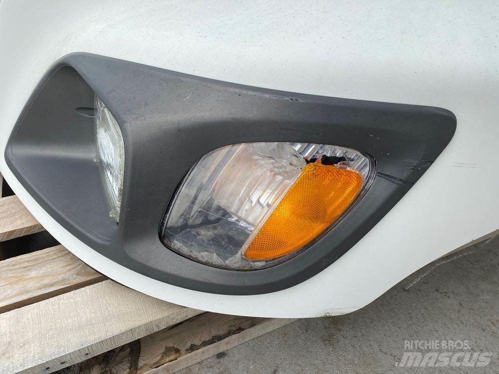 Hino 238 Kabiny i wnętrze