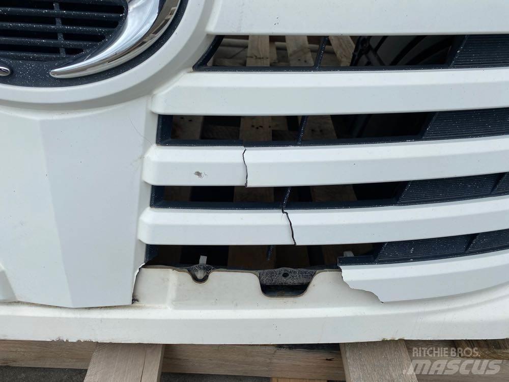Hino 238 Kabiny i wnętrze