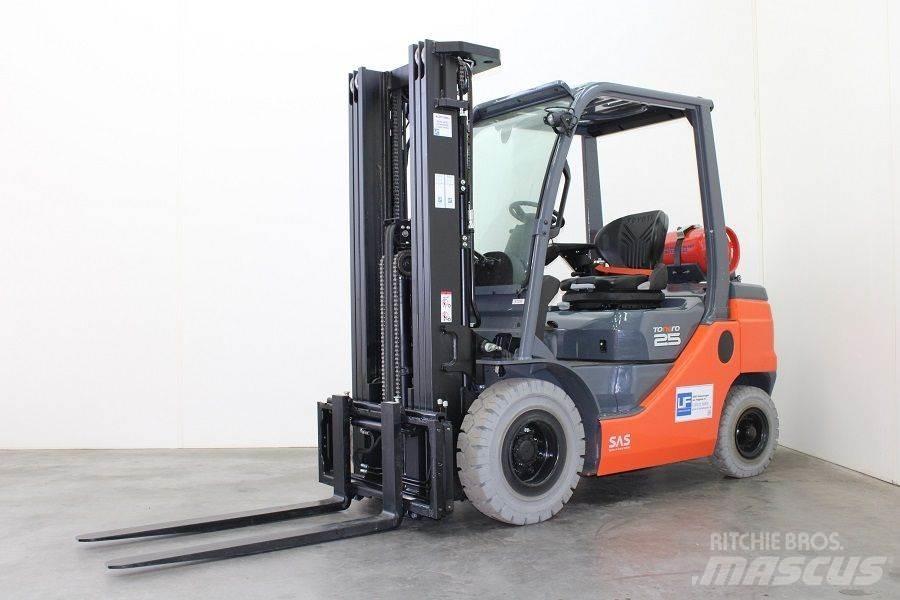 Toyota 02-8FGF25 Wózki LPG