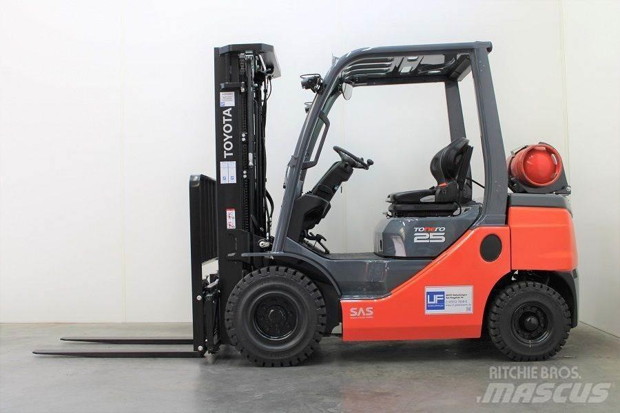 Toyota 02-8FGF25 Wózki LPG
