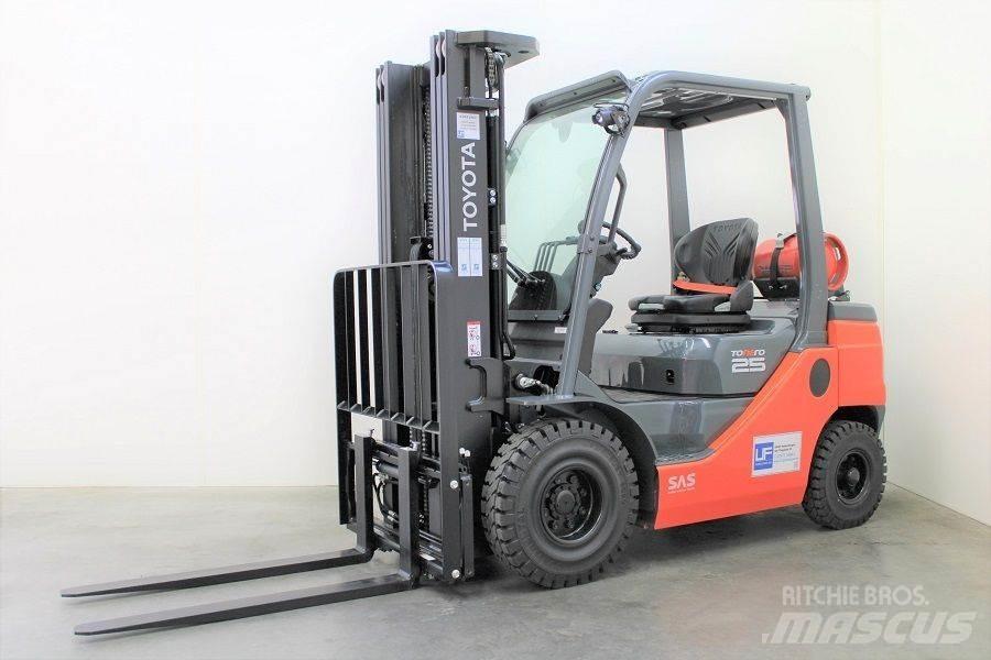 Toyota 02-8FGF25 Wózki LPG