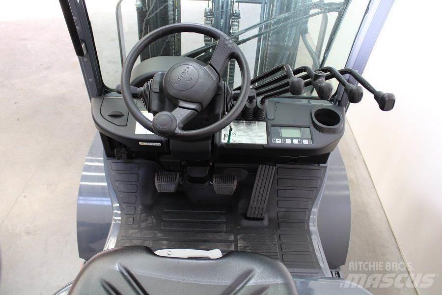 Toyota 02-8FGF25 Wózki LPG
