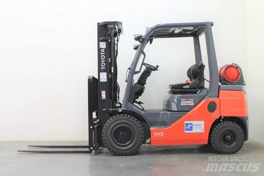 Toyota 02-8FGF25 Wózki LPG
