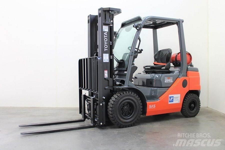 Toyota 02-8FGF25 Wózki LPG