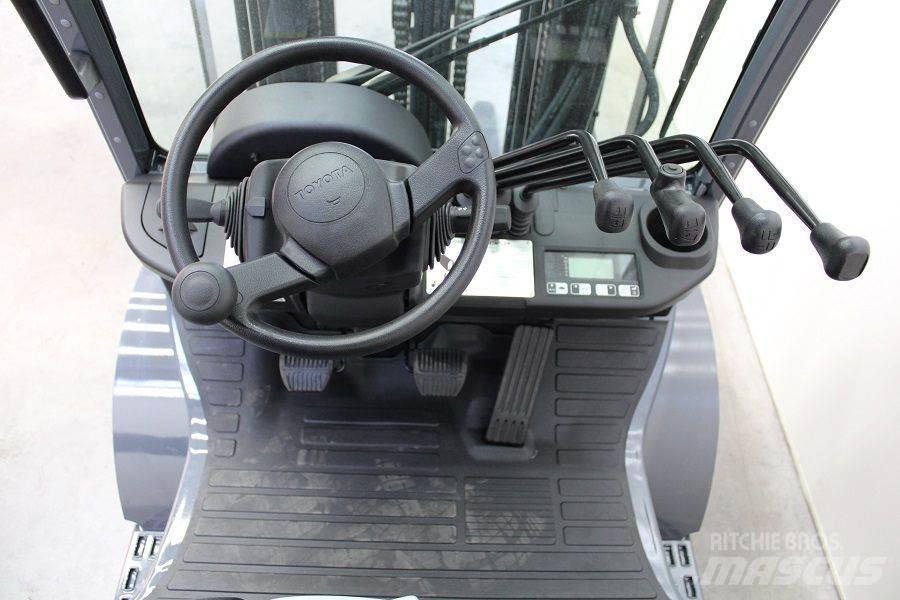 Toyota 02-8FGF25 Wózki LPG