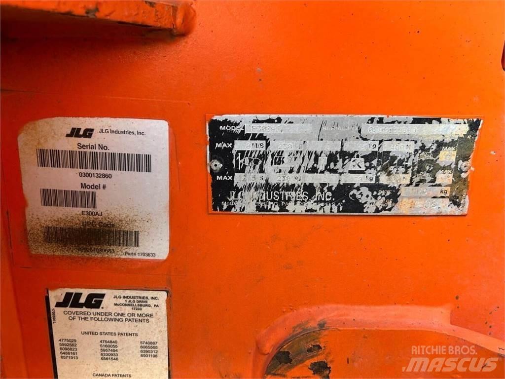 JLG E300AJ Podnośniki przegubowe