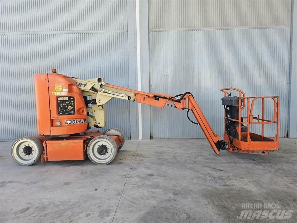 JLG E300AJP Podnośniki przegubowe