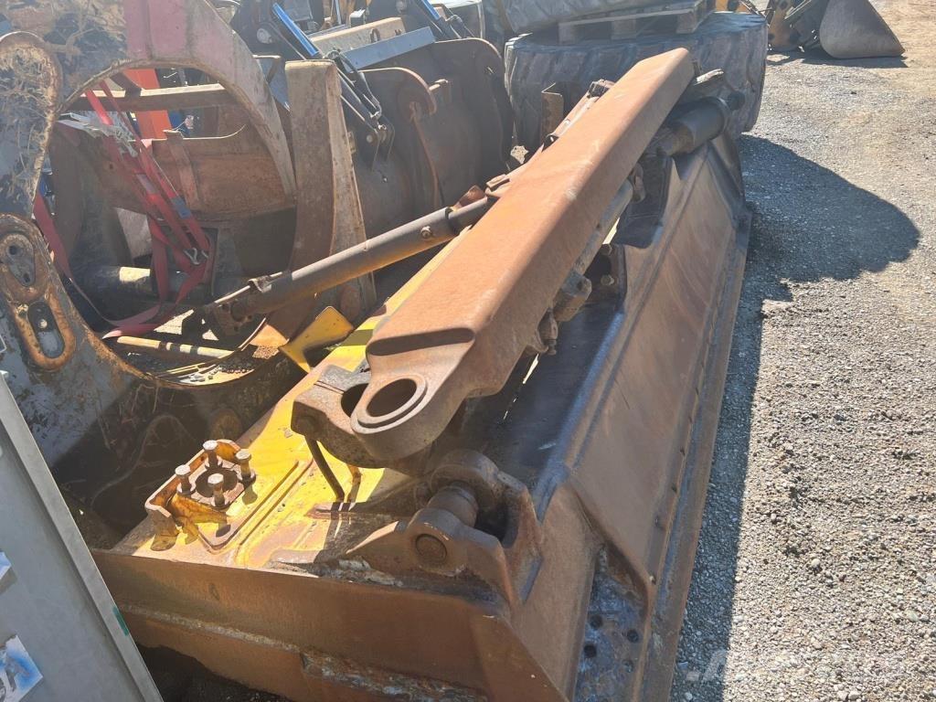 Komatsu D 65 EX-15 Spycharki gąsienicowe