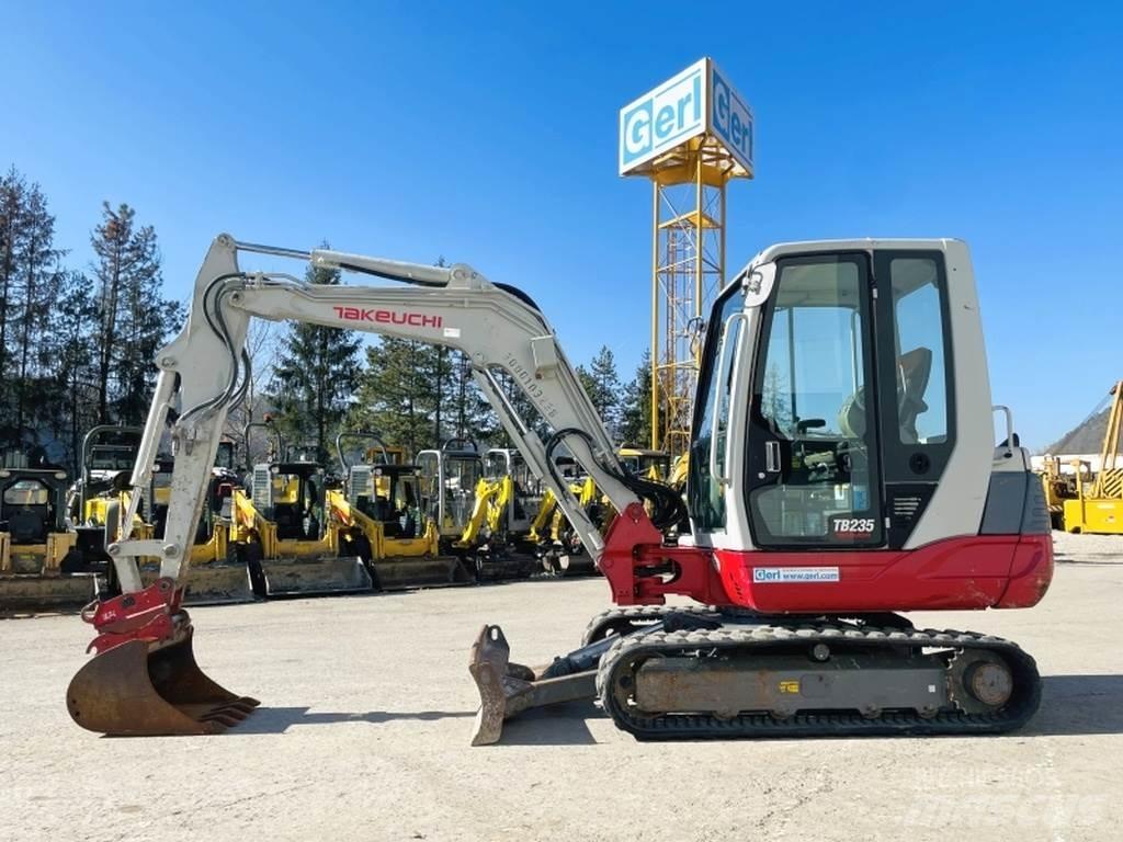 Takeuchi TB235 Minikoparki