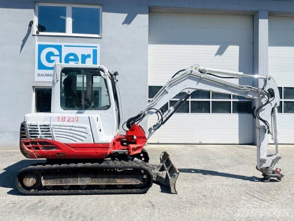 Takeuchi TB250 Minikoparki