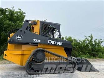 John Deere 323E Ładowarki burtowe
