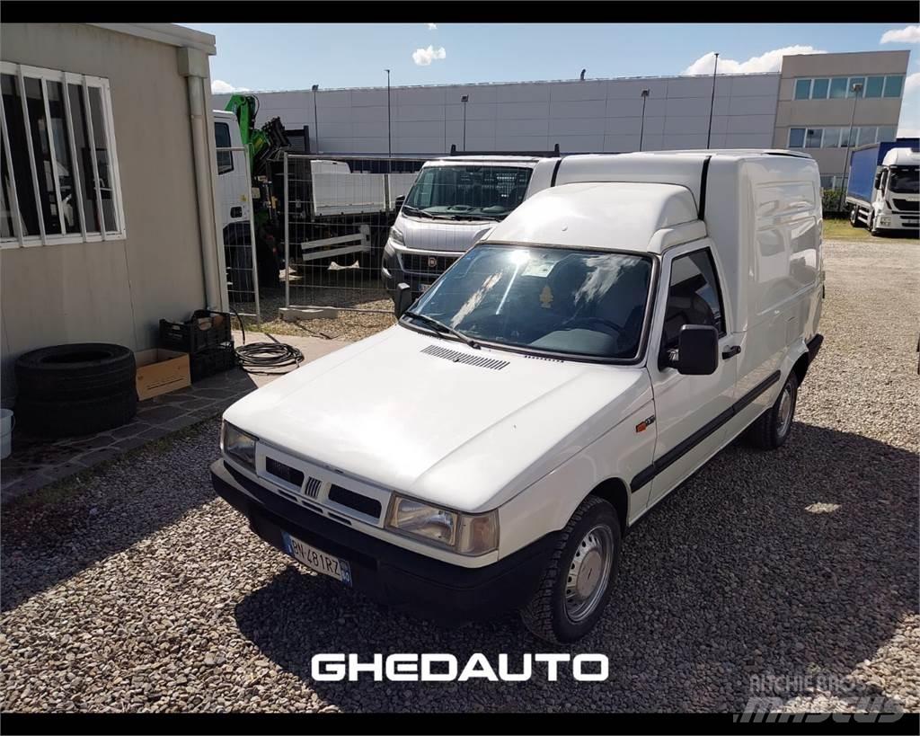 Fiat FIORINO Samochody dostawcze ze skrzynią zamkniętą