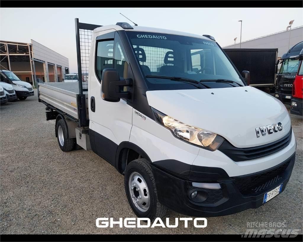 Iveco 35C14 Samochody dostawcze ze skrzynią zamkniętą