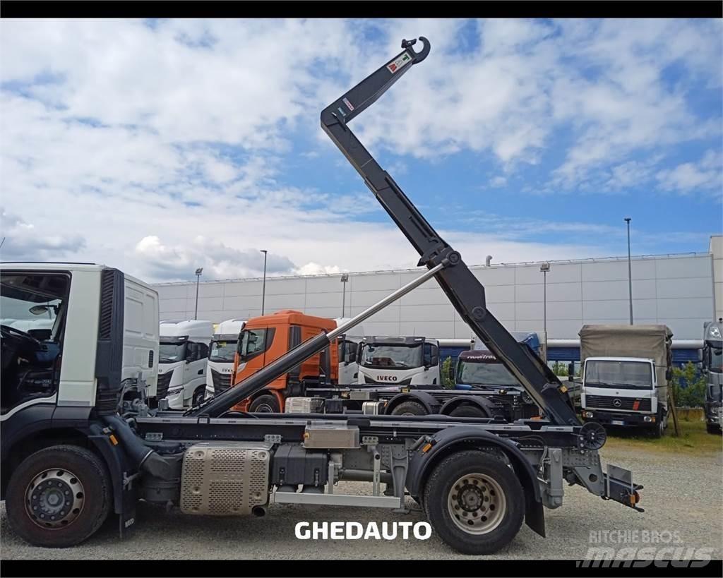 Iveco AD190S31 Samochody ciężarowe ze skrzynią zamkniętą
