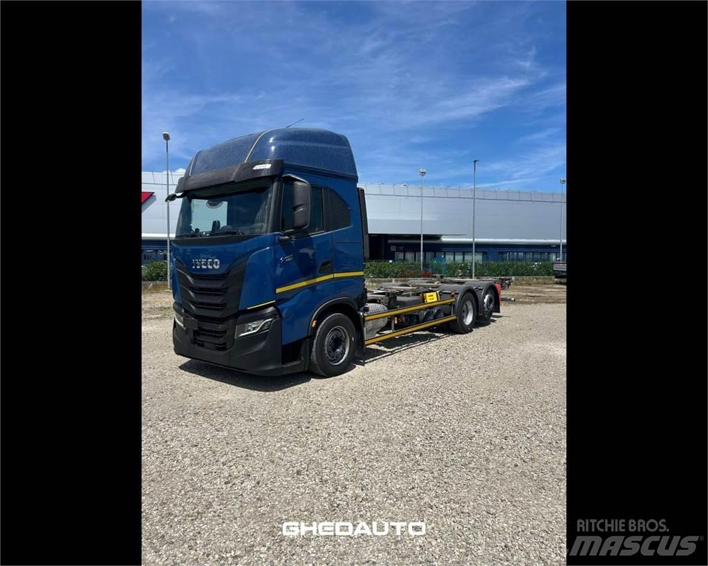 Iveco AS260S48S Samochody ciężarowe ze skrzynią zamkniętą