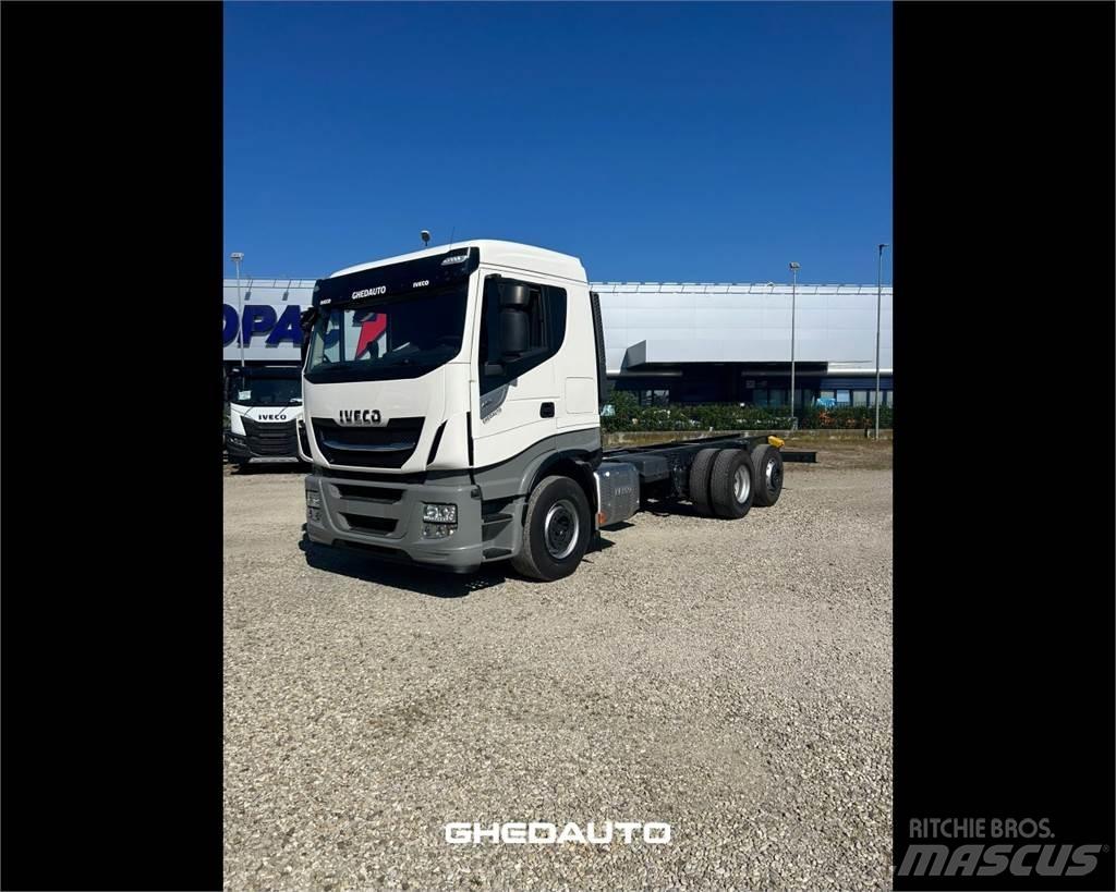 Iveco AS440S46 Samochody ciężarowe ze skrzynią zamkniętą