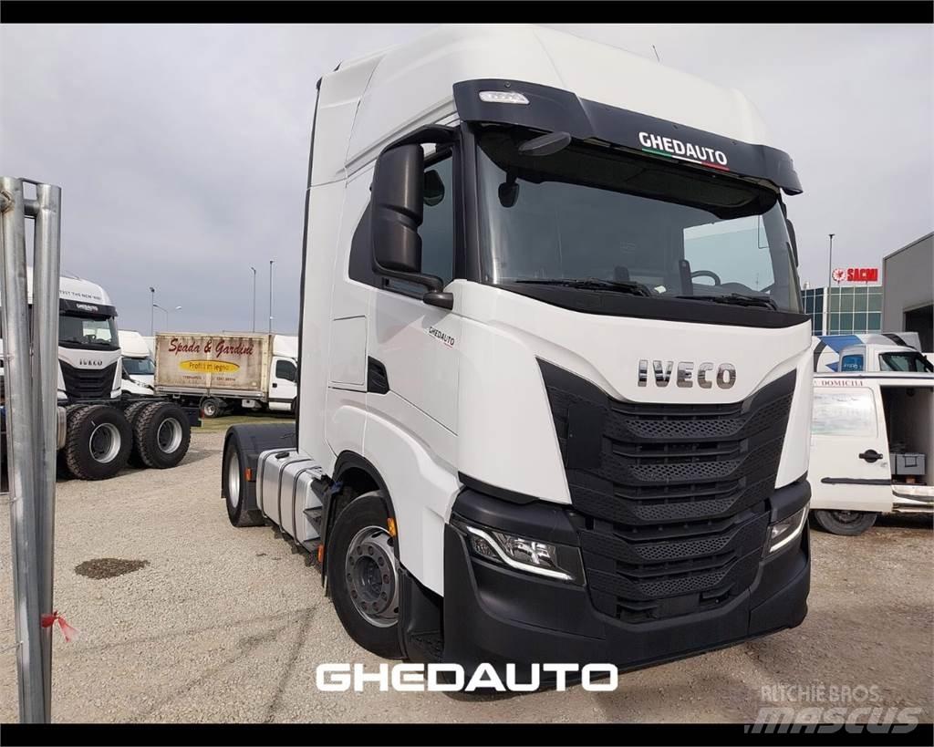 Iveco AS440S48 Samochody ciężarowe ze skrzynią zamkniętą