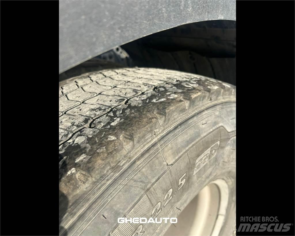 Iveco AS440S48 Samochody ciężarowe ze skrzynią zamkniętą