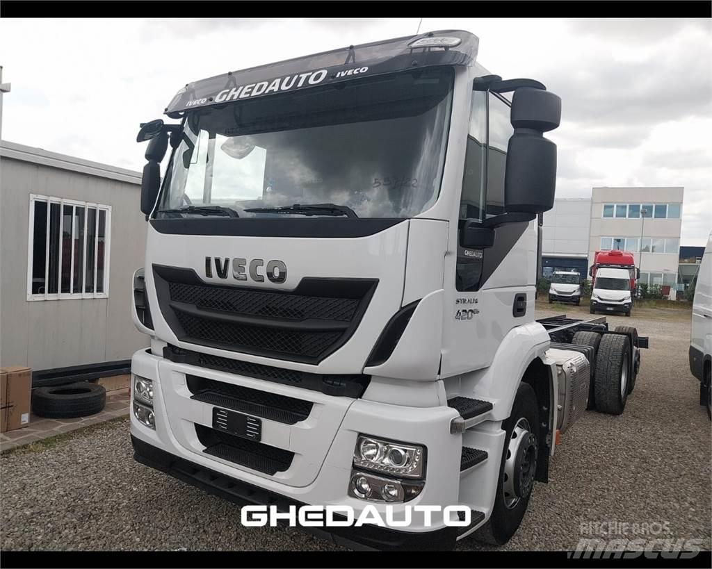 Iveco AT260S40Y/PS Samochody ciężarowe ze skrzynią zamkniętą